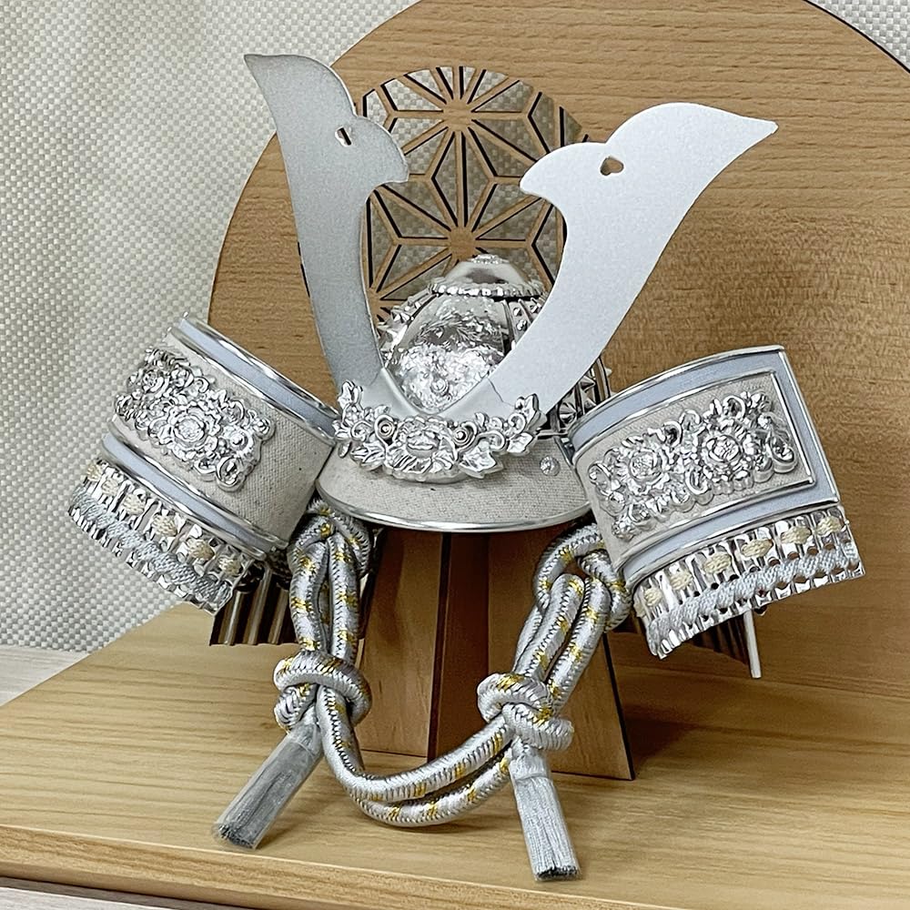 五月人形】新品 端午の節句 兜飾り シルバー大鍬形兜 【公式通販】